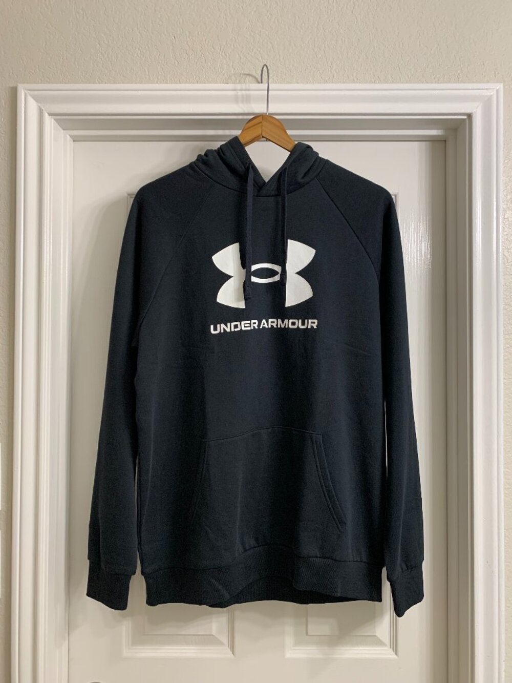 Under Armour Men's Black Sweatshirt Hoodie, Size Large (NWT)
